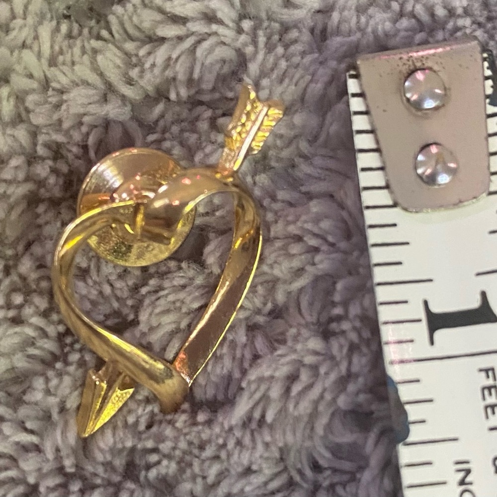 Vintage AVON Cupid Heart Pin
l - Picture 2 of 3